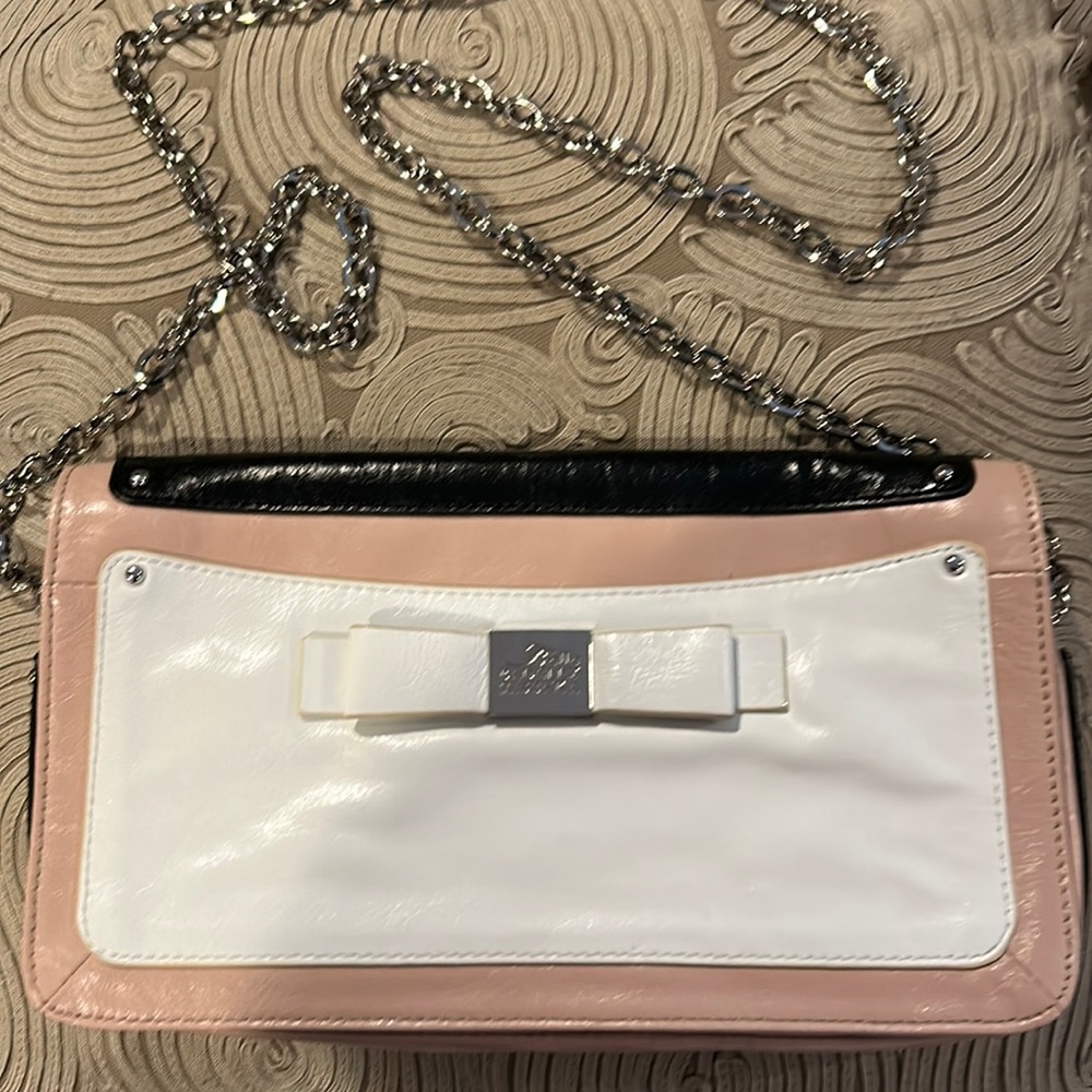 BELLE BAGDLEY MISCHIKA handbag with white bow; white/beige with black accents